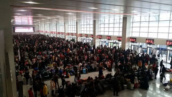 春運(yùn)高峰 春運(yùn)高峰