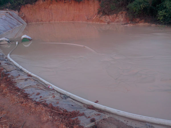 沙場(chǎng)泥漿橫流 沙場(chǎng)泥漿橫流